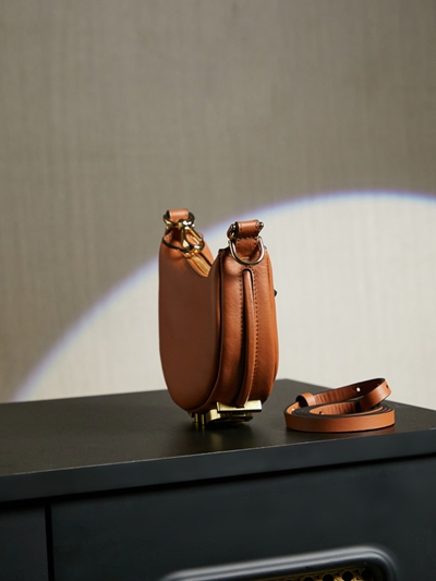 フェンディバッグ背面デザイン